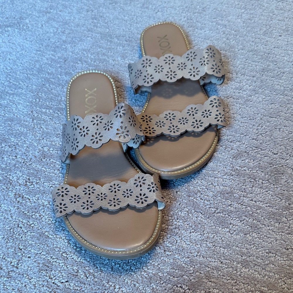 XOXO Beige Floral Cutout Slides